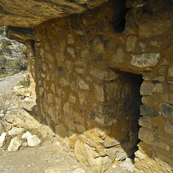 The entrance to a cliff dwelling on the Island Trail