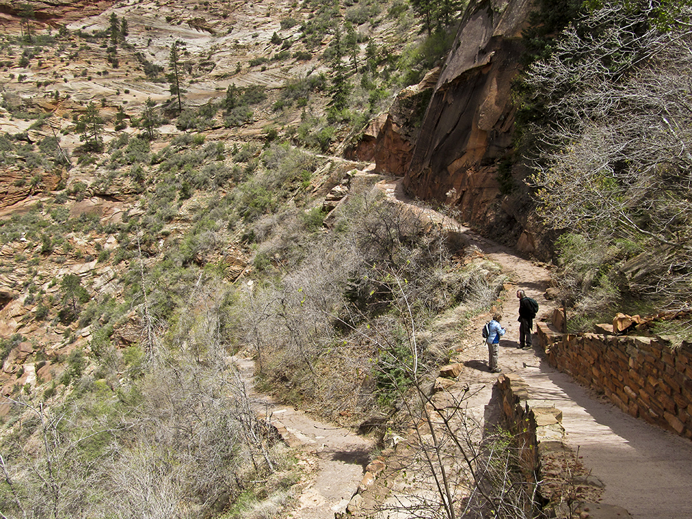 Paved trail leading up the cliffs from the trailhead